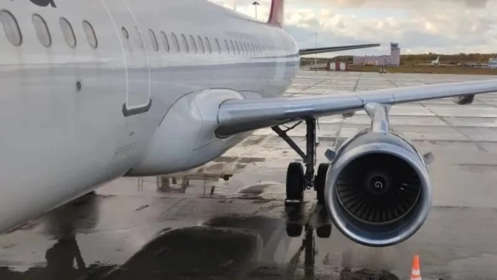 Рейс Уфа — Бохтар продолжил полёт после разгерметизации Boeing 737-800