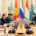 РТ транслирует пресс-конференцию Лаврова после встречи глав МИД СНГ в Туркменистане