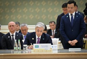Токаев предложил довести торговлю до 20 млрд долларов
