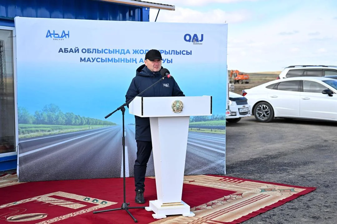 «КазАвтоЖол» запас к зиме 99 794 м³ соли на фоне критики в Казахстане