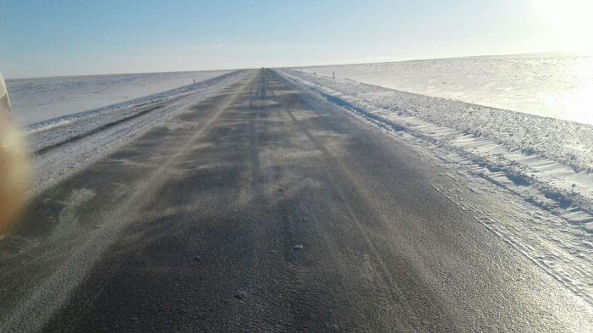 Дорожные службы Казахстана перекрыли трассы из-за непогоды