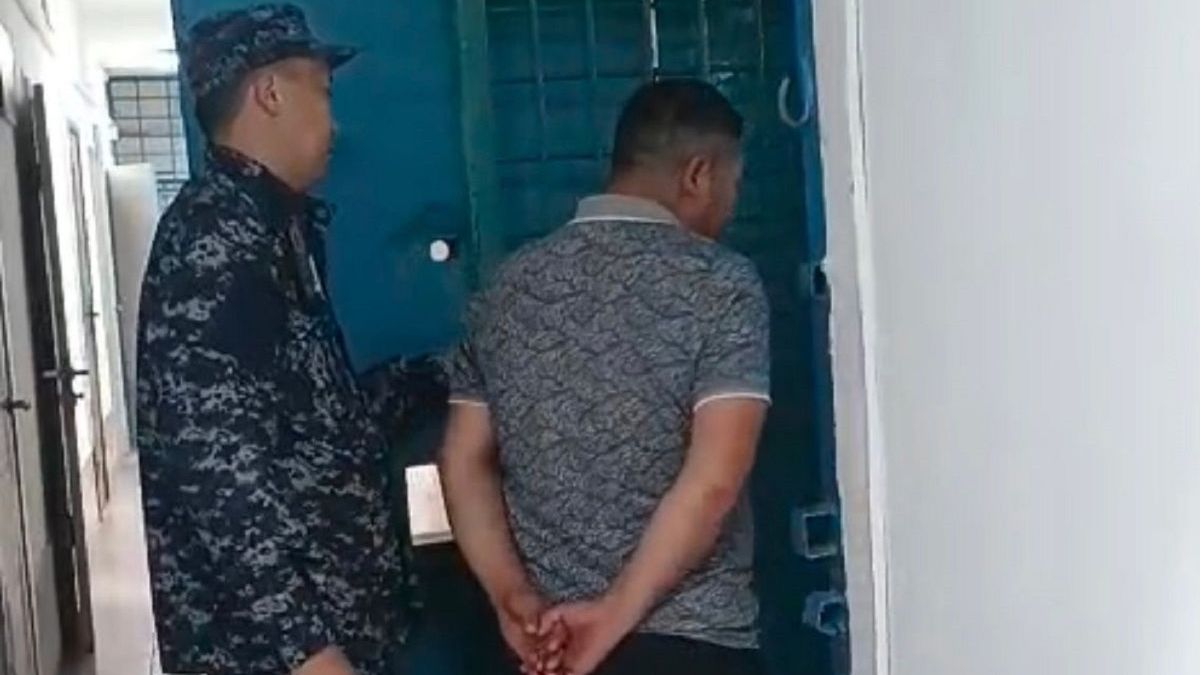 Наваи Бакирова освободили и выдворили из Казахстана